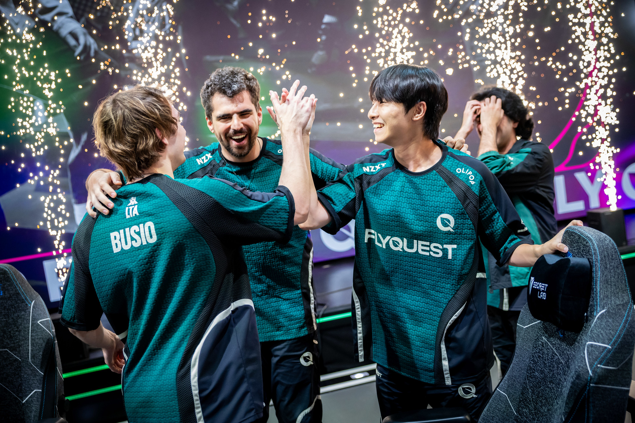 FlyQuest святкує