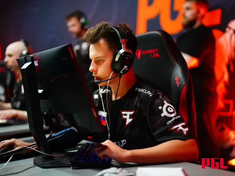 FaZe Clan програє перший матч EPL S22 проти G2 Esports