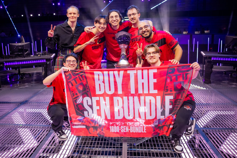 Sentinels тримає трофей на Masters Madrid