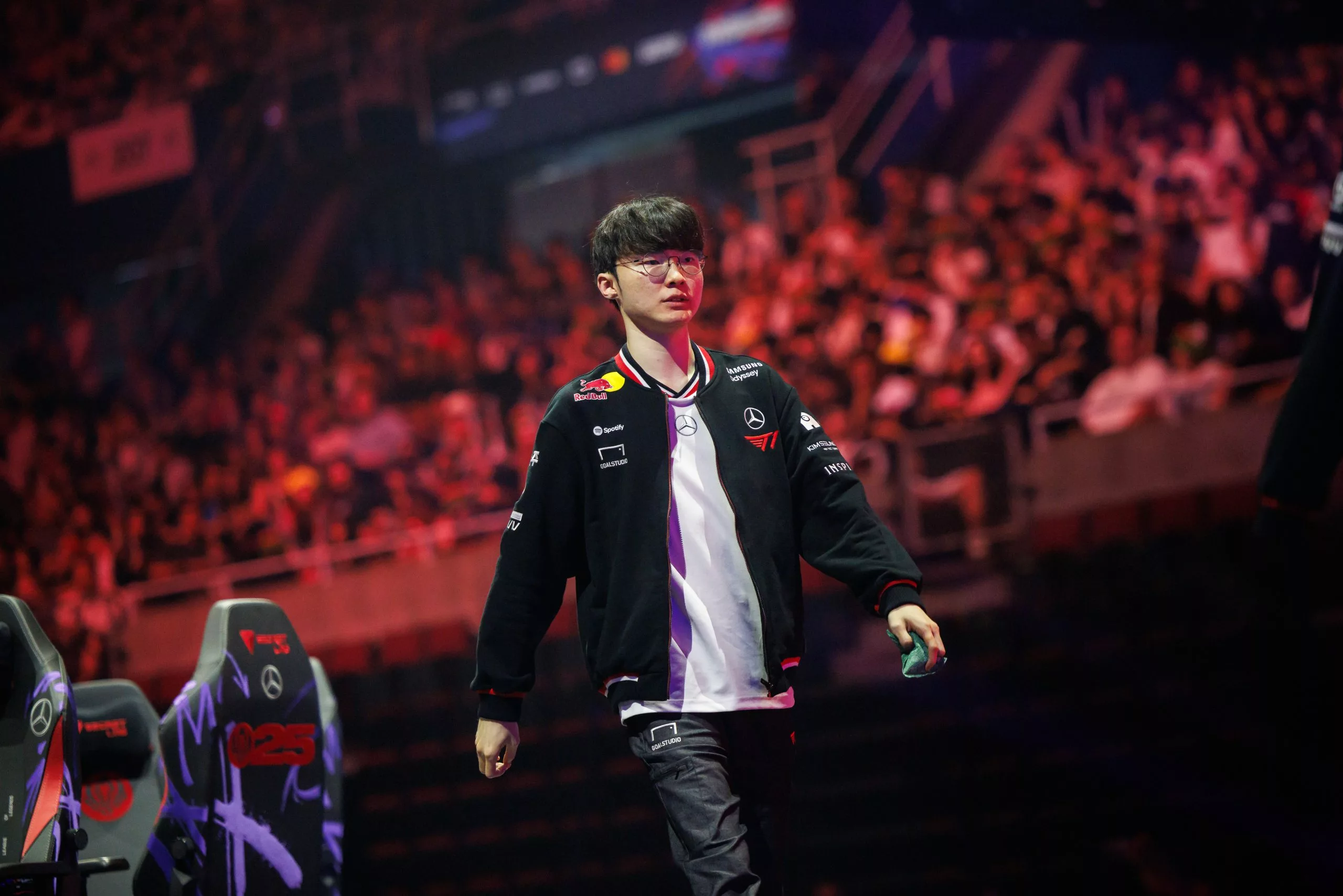 T1 проти Invictus Gaming: Огляд та прогнози стадії Play-In на Worlds 2025